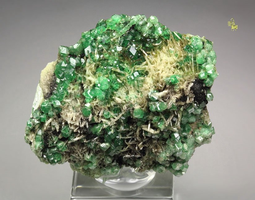 gem GARNET var. GROSSULAR var. CHROMIAN, DIOPSIDE, CLINOCHLORE