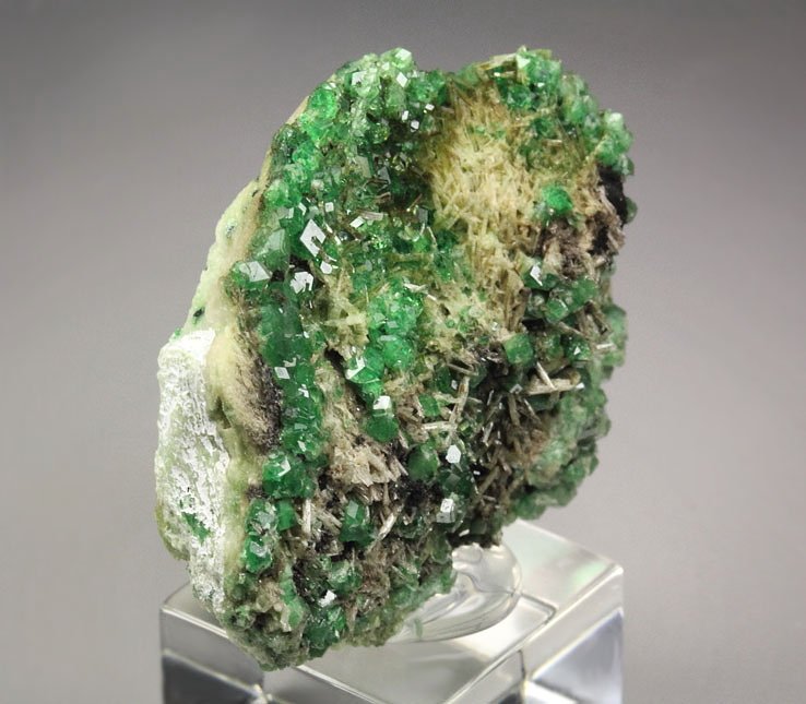 gem GARNET var. GROSSULAR var. CHROMIAN, DIOPSIDE, CLINOCHLORE