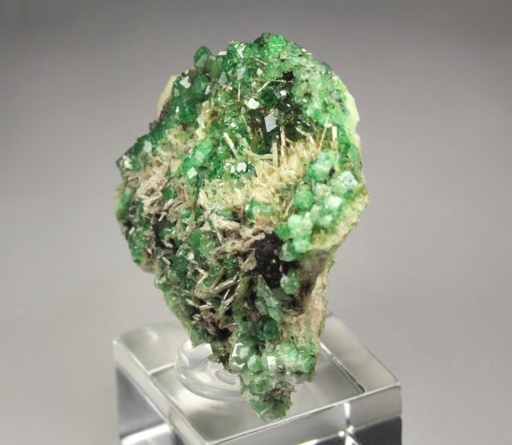 gem GARNET var. GROSSULAR var. CHROMIAN, DIOPSIDE, CLINOCHLORE