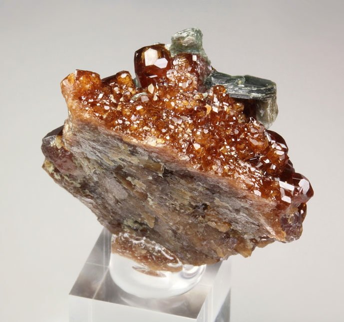 gem GARNET var. HESSONITE, CLINOCHLORE