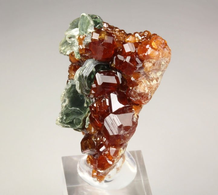 gem GARNET var. HESSONITE, CLINOCHLORE