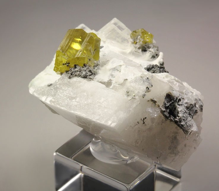 new find - gem SPHALERITE var. CLEIOPHANE twinned