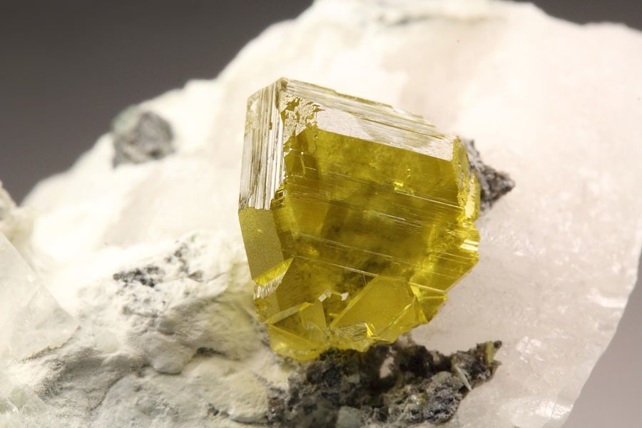 new find - gem SPHALERITE var. CLEIOPHANE twinned