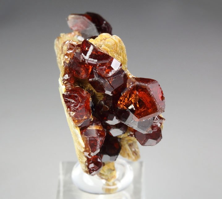 gem GARNET var. SPESSARTINE, MUSCOVITE