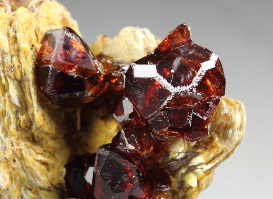 gem GARNET var. SPESSARTINE, MUSCOVITE