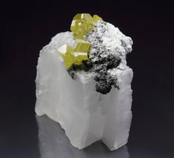 new find - gem SPHALERITE var. CLEIOPHANE twinned