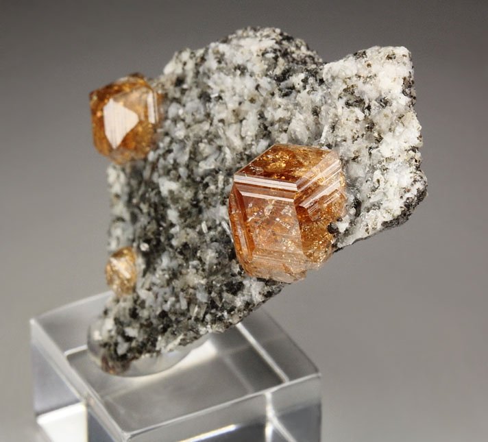 gem GARNET var. GROSSULAR