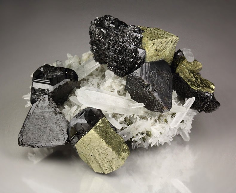 CHALCOPYRITE, SPHALERITE, QUARTZ