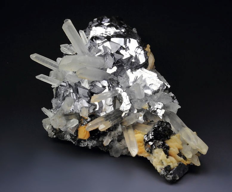 GALENA - SPINEL LAW TWIN, QUARTZ, SPHALERITE, CALCITE