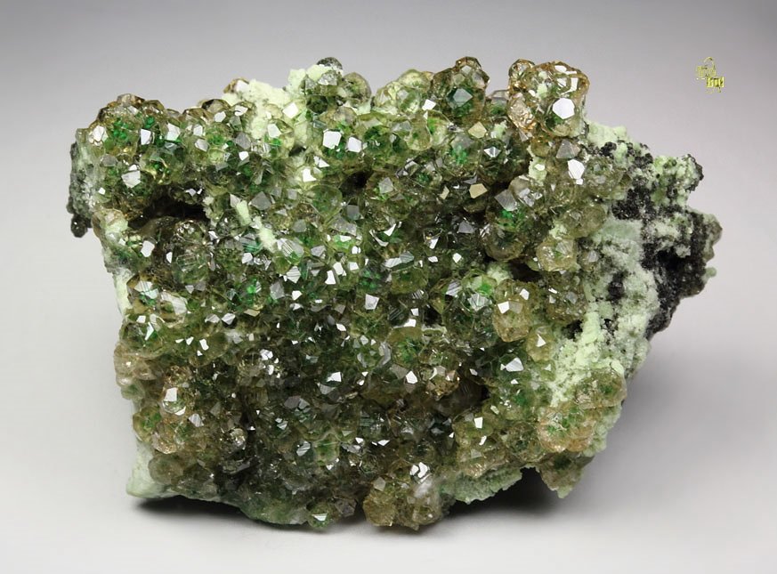 gem GARNET var. GROSSULAR with GREEN CHROMIAN PHANTOMS