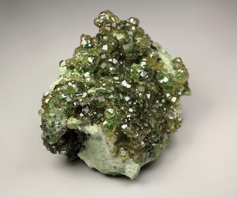 gem GARNET var. GROSSULAR with GREEN CHROMIAN PHANTOMS