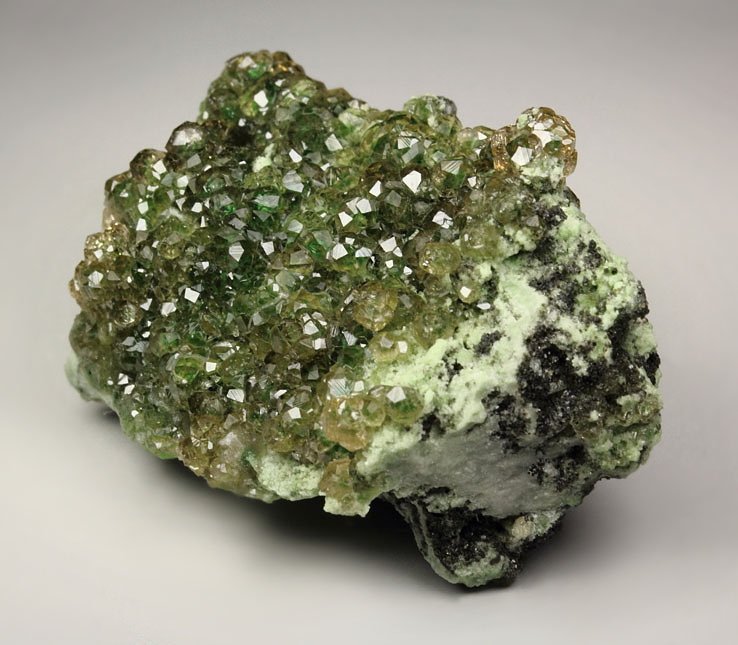 gem GARNET var. GROSSULAR with GREEN CHROMIAN PHANTOMS