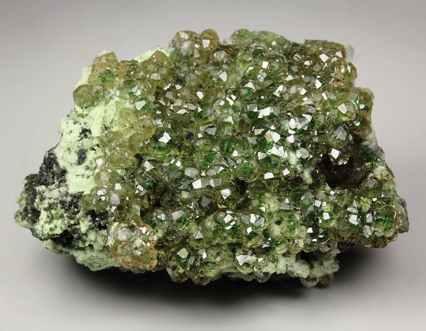 gem GARNET var. GROSSULAR with GREEN CHROMIAN PHANTOMS