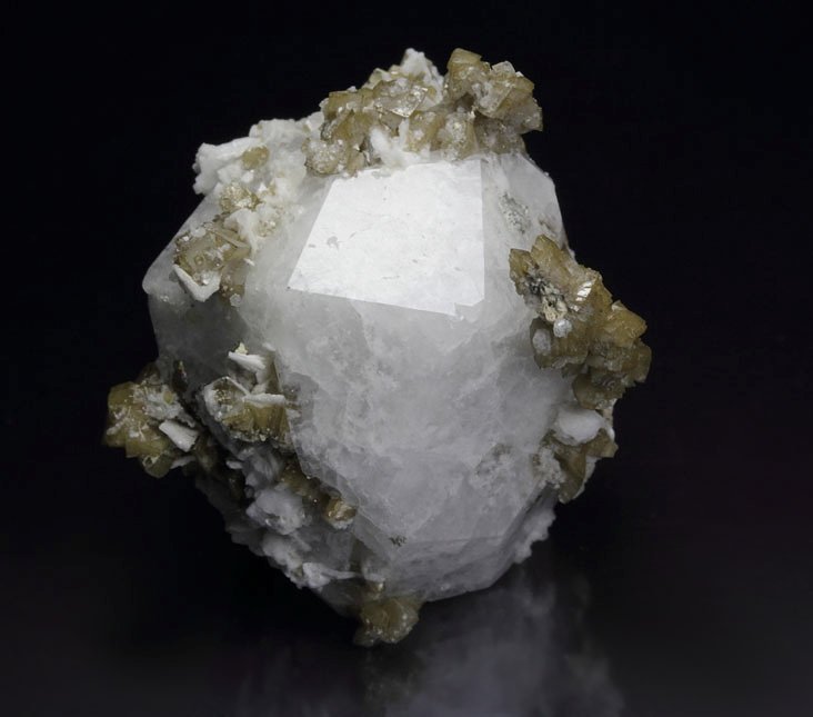 ANALCIME, SIDERITE, ALBITE
