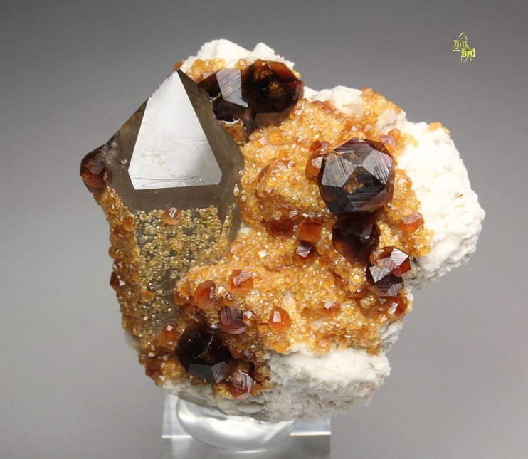 GARNET var. SPESSARTINE, QUARTZ var. SMOKY