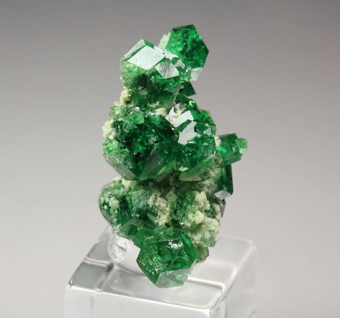 gem GARNET var. GROSSULAR var. CHROMIAN, CHROMITE