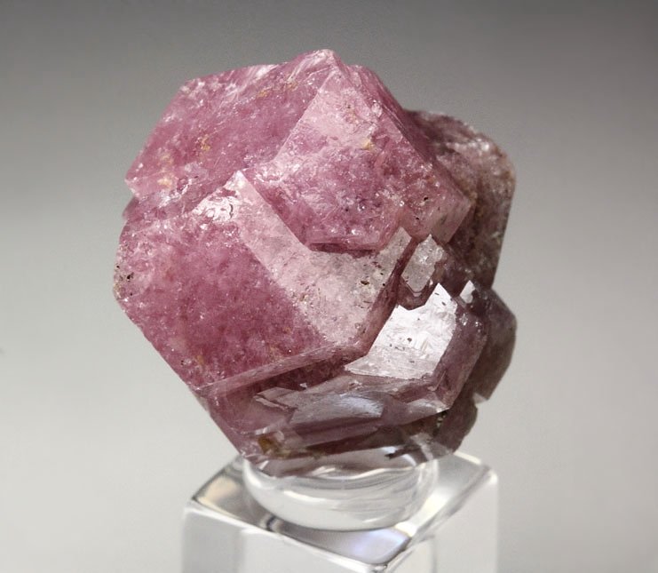 GARNET var. GROSSULAR