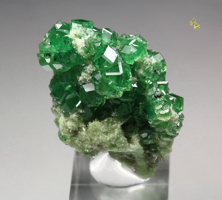 gem GARNET var. GROSSULAR var. CHROMIAN, DIOPSIDE, CHROMITE