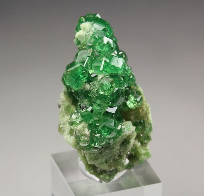 gem GARNET var. GROSSULAR var. CHROMIAN, DIOPSIDE, CHROMITE