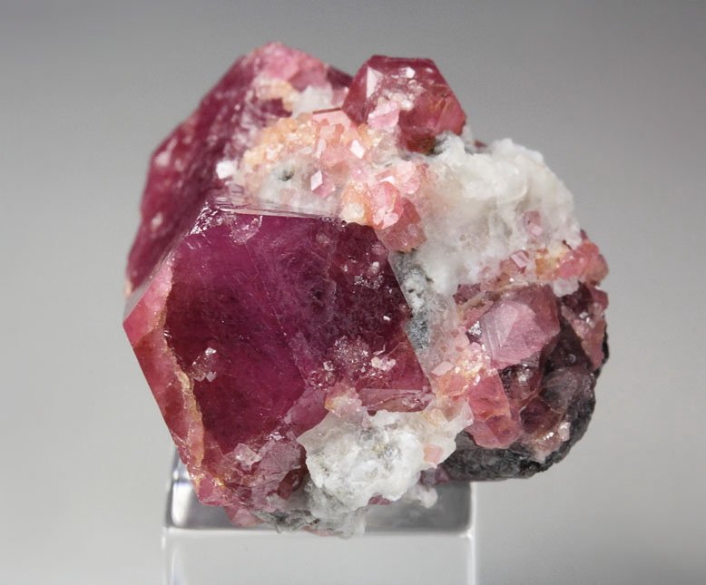 GARNET var. GROSSULAR