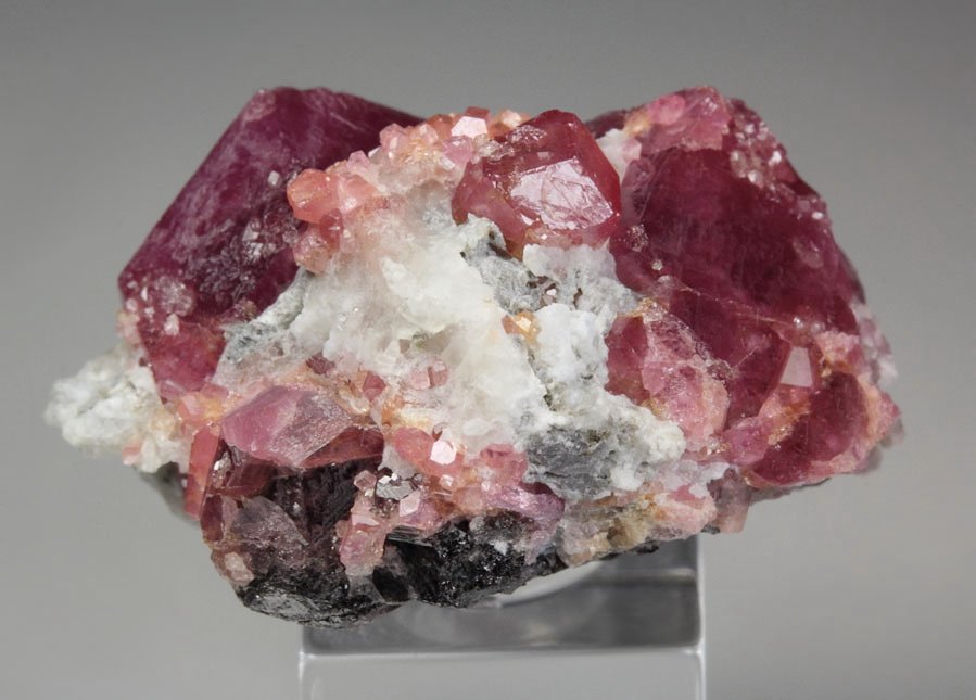 GARNET var. GROSSULAR