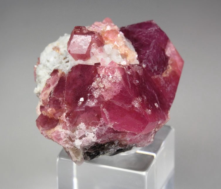 GARNET var. GROSSULAR