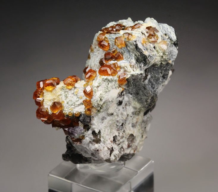 gem GARNET var. SPESSARTINE, QUARTZ var. SMOKY, MUSCOVITE, MICROCLINE, FLUORITE