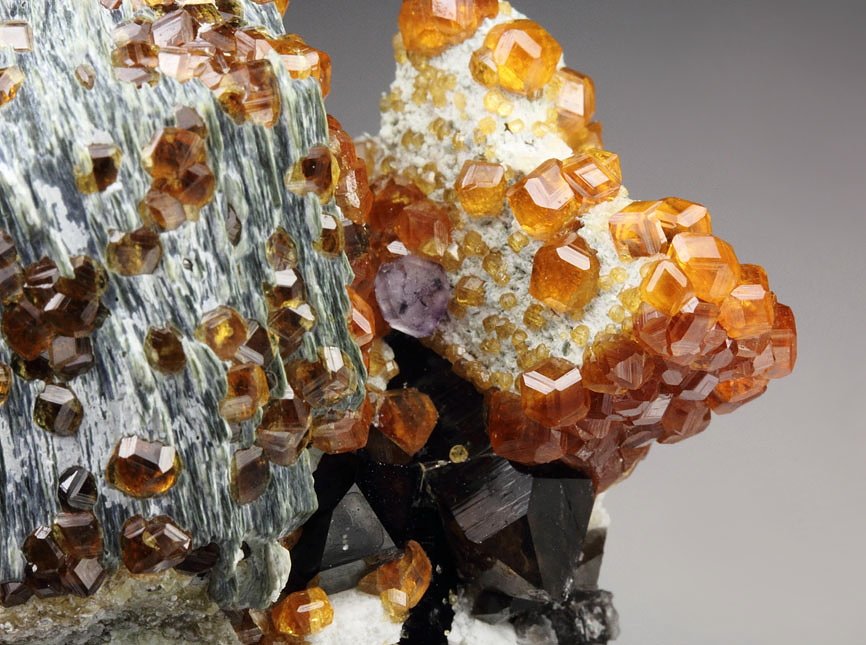 gem GARNET var. SPESSARTINE, QUARTZ var. SMOKY, MUSCOVITE, MICROCLINE, FLUORITE