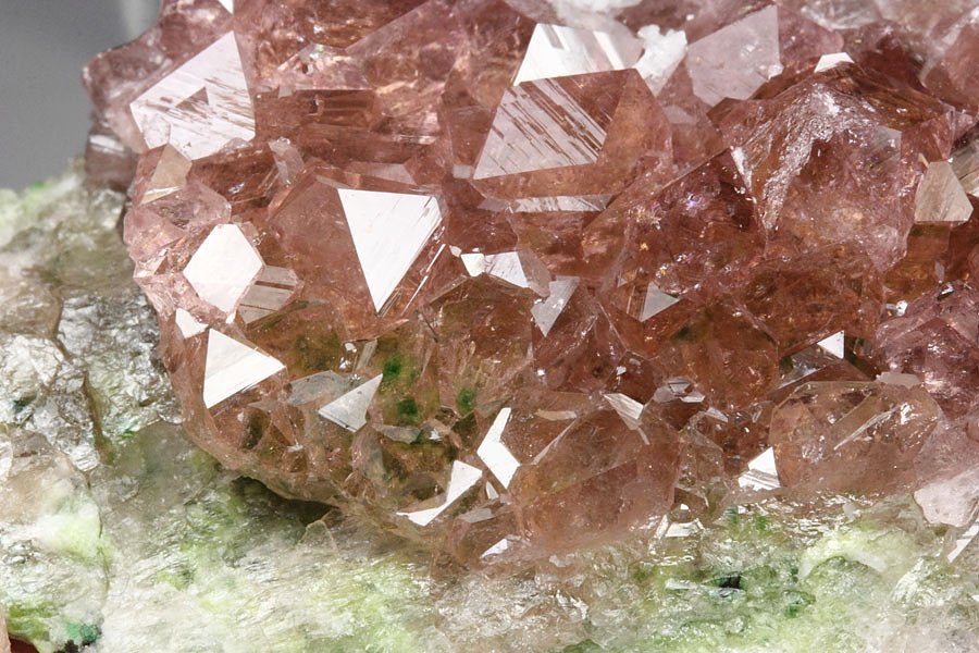 pink gem GARNET var. GROSSULAR