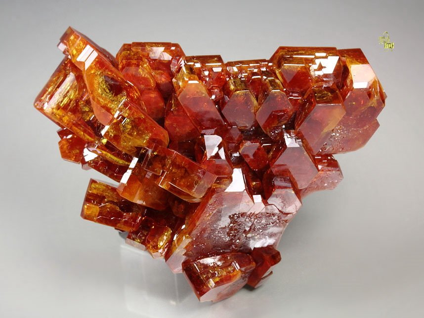 gemmy skeletal VANADINITE