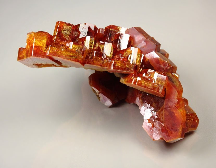 gemmy skeletal VANADINITE