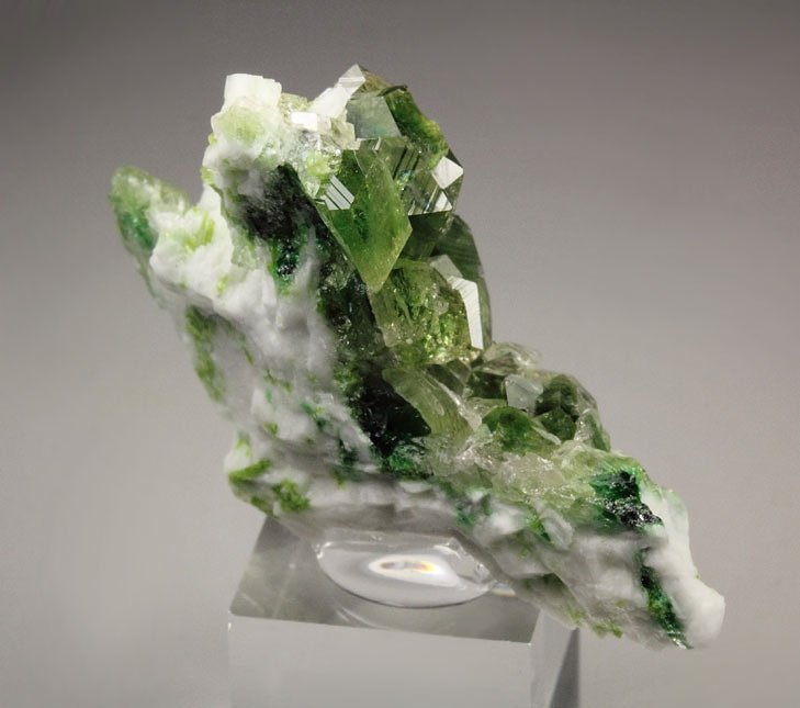 gem GARNET var. GROSSULAR with GREEN CHROMIAN PHANTOMS, DIOPSIDE, ALBITE