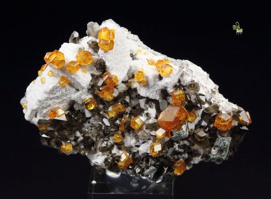 gem GARNET var. SPESSARTINE, QUARTZ var. SMOKY, MUSCOVITE, MICROCLINE