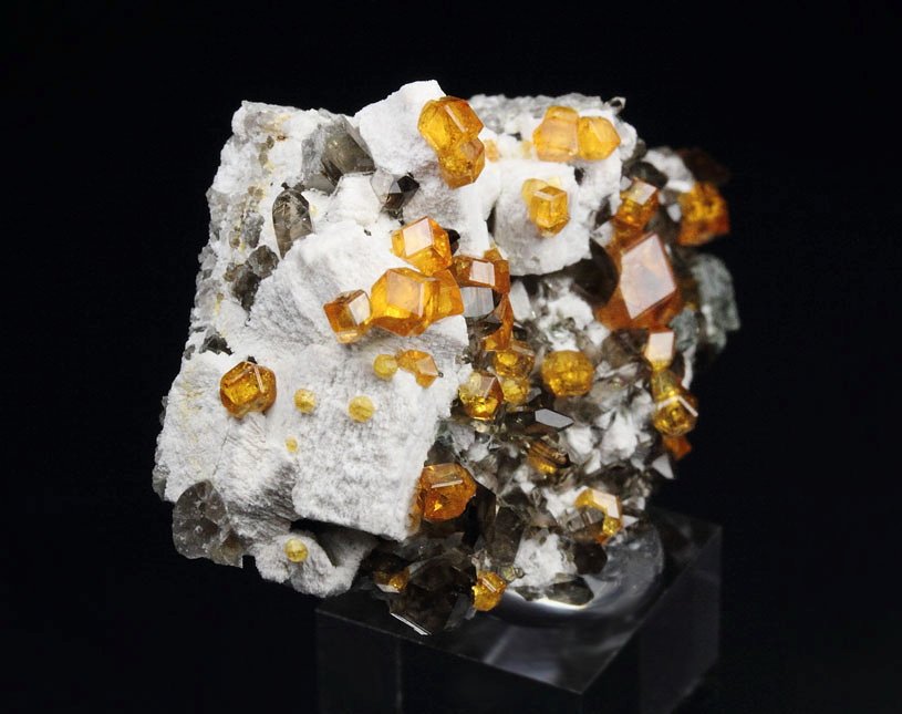 gem GARNET var. SPESSARTINE, QUARTZ var. SMOKY, MUSCOVITE, MICROCLINE