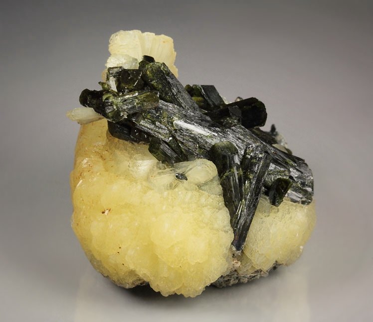 STILBITE-STELLERITE series, EPIDOTE