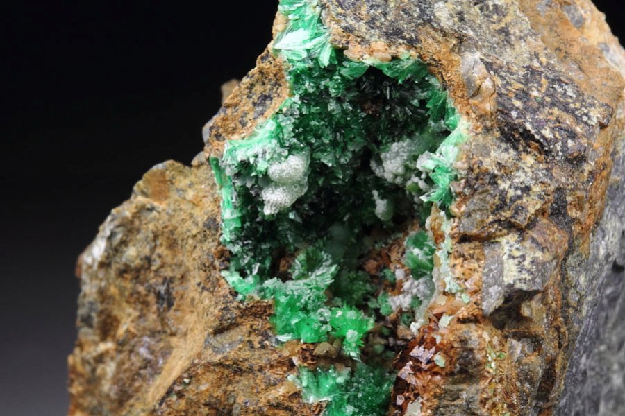 ANNABERGITE