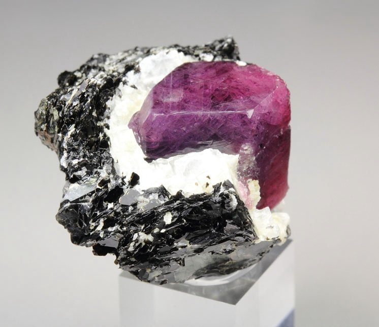 CORUNDUM var. RUBY, MUSCOVITE