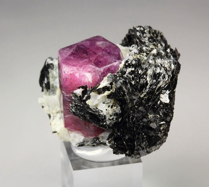 CORUNDUM var. RUBY, MUSCOVITE