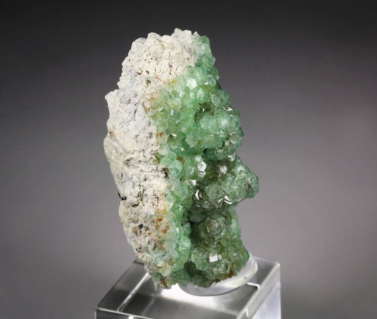 SMITHSONITE var. CUPRIAN SMITHSONITE