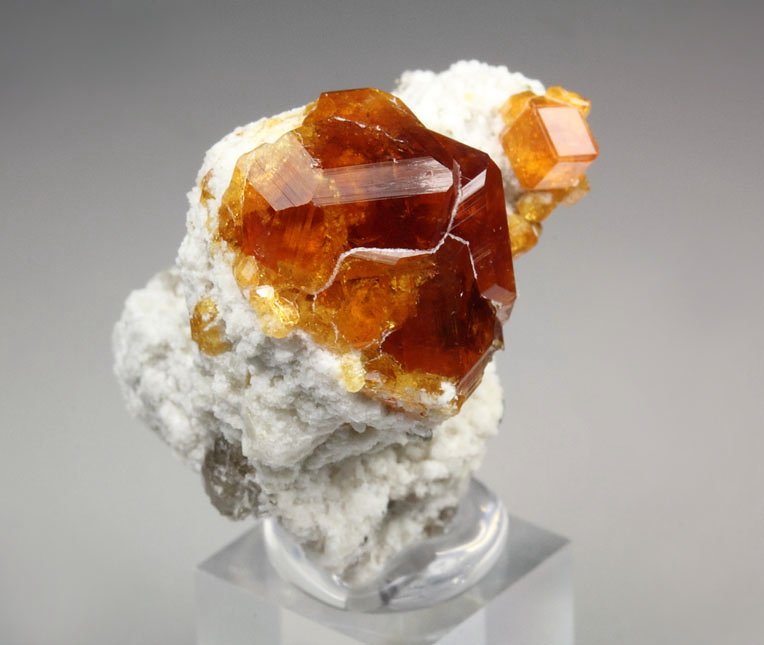 gem GARNET var. SPESSARTINE