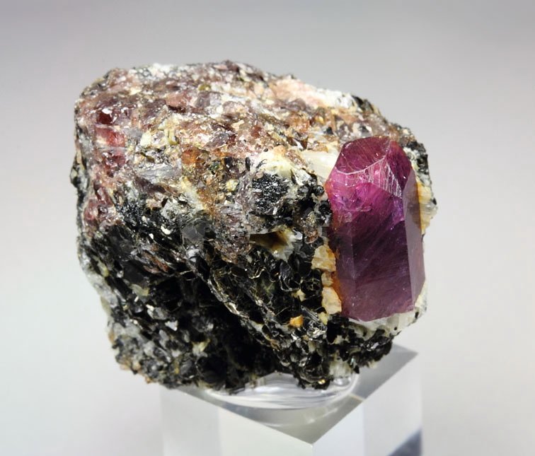 CORUNDUM var. RUBY, MUSCOVITE