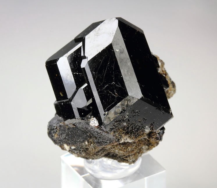 GARNET var. ANDRADITE var. MELANITE