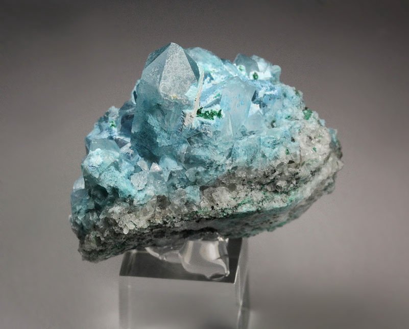 QUARTZ with SHATTUCKITE inclusions