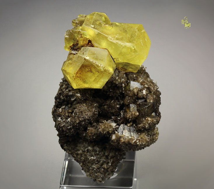 SULPHUR with petroleum inclusions, ARAGONITE