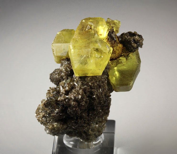 SULPHUR with petroleum inclusions, ARAGONITE