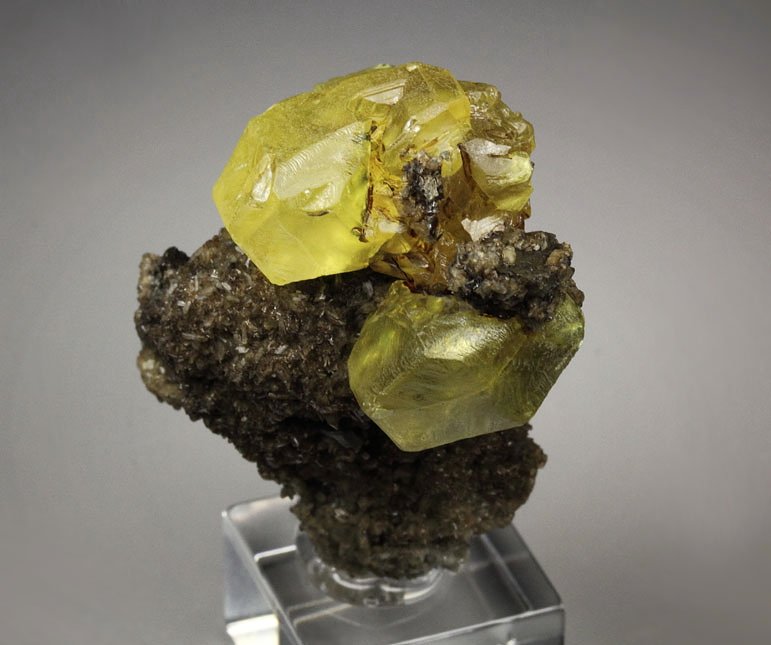 SULPHUR with petroleum inclusions, ARAGONITE