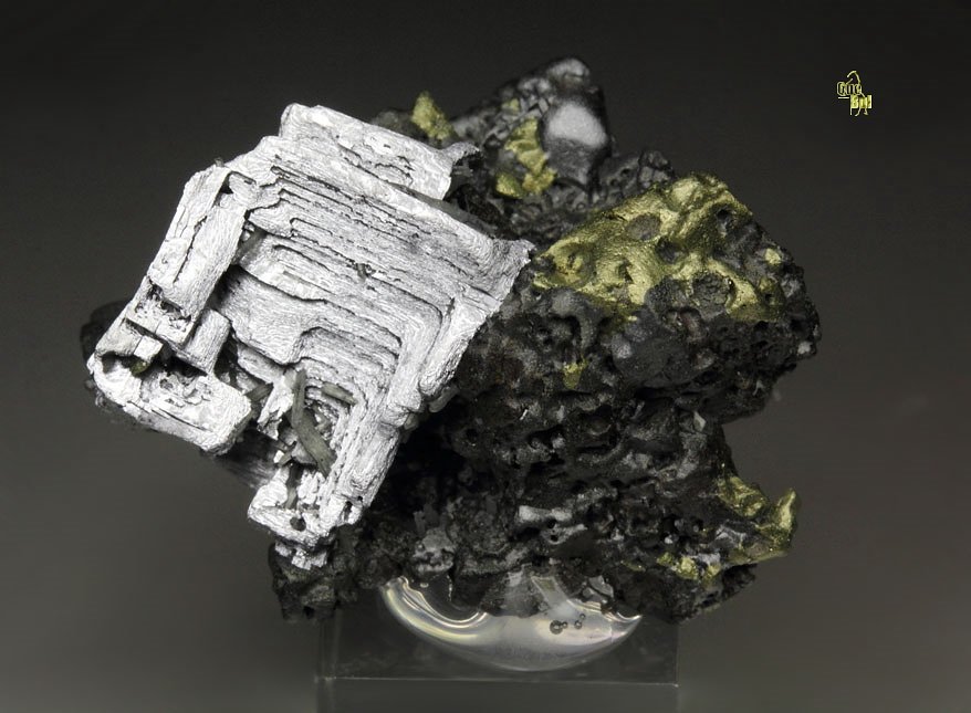 skeletal GALENA, SPHALERITE, CHALCOPYRITE, QUARTZ