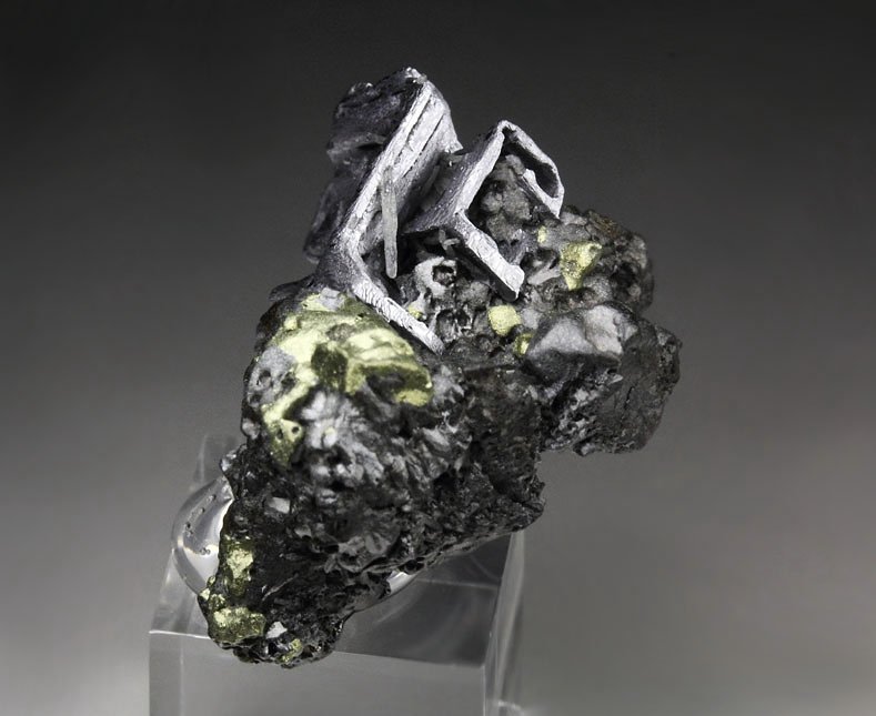 skeletal GALENA, SPHALERITE, CHALCOPYRITE, QUARTZ