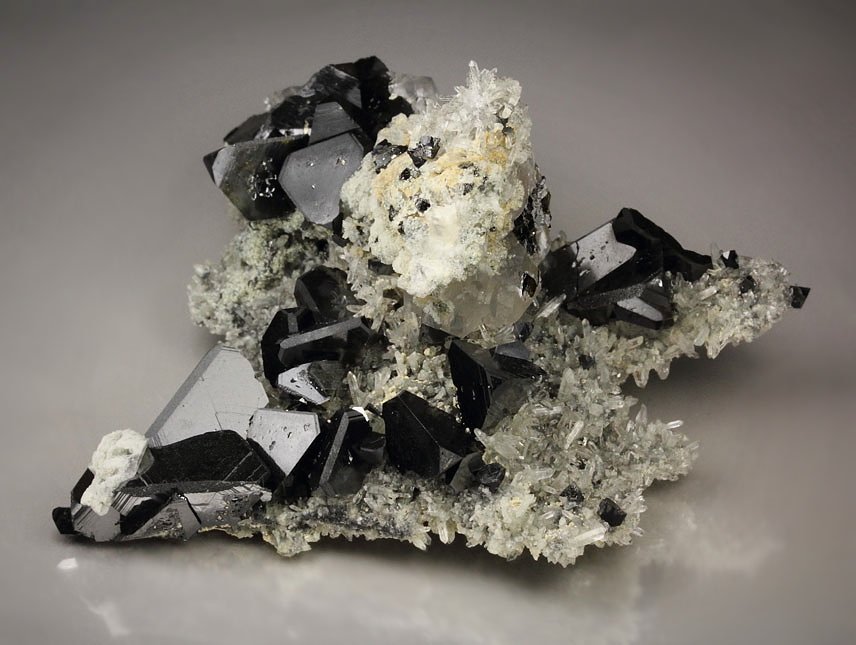 SPHALERITE tetrahedrons, QUARTZ, CALCITE