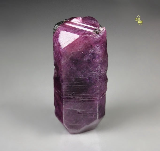 bi-terminated CORUNDUM var. RUBY, MUSCOVITE